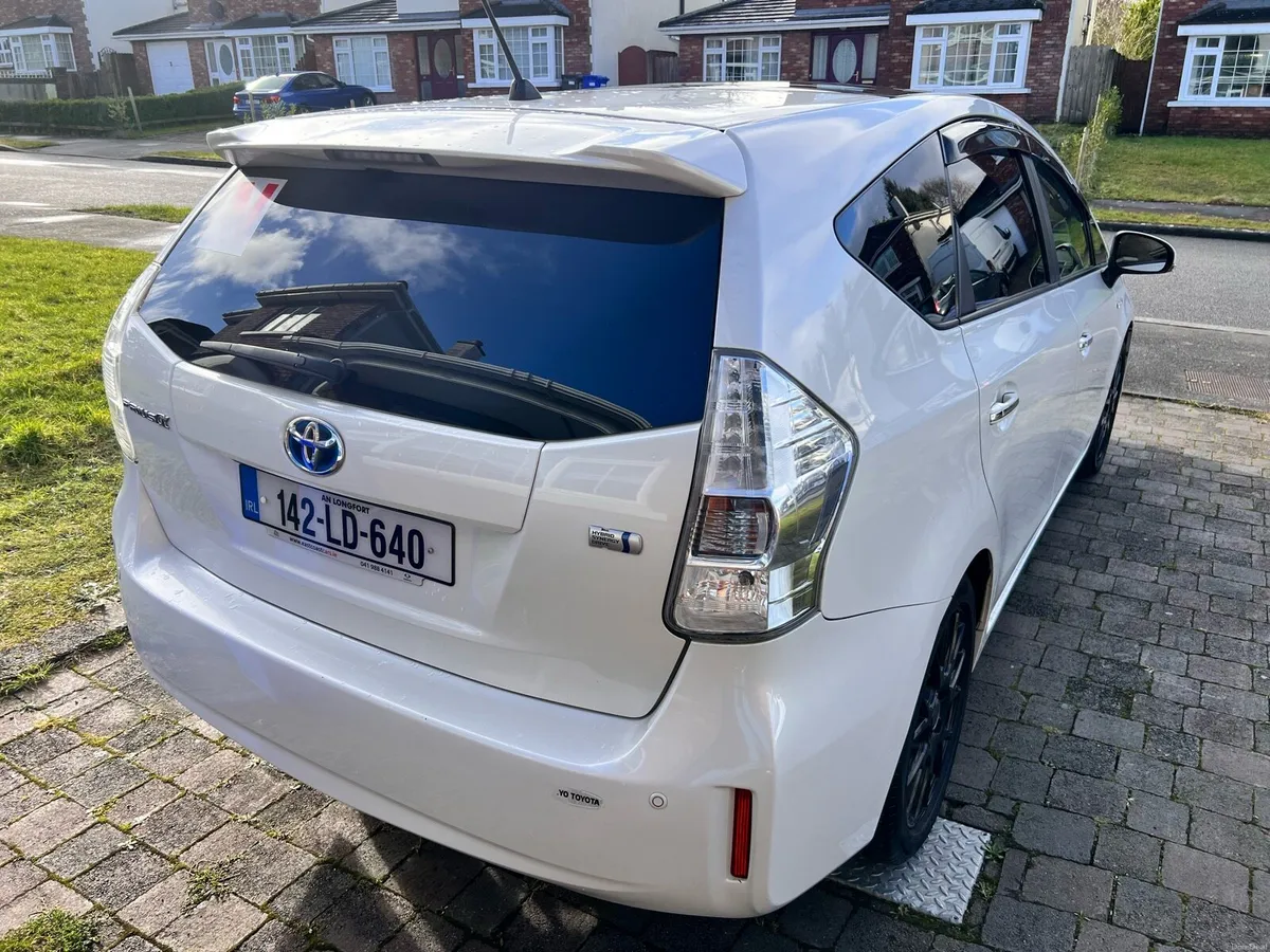 Toyota Prius 7 seater for sale - Image 5