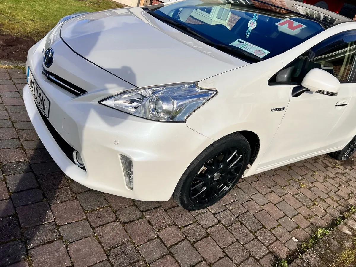 Toyota Prius 7 seater for sale - Image 2