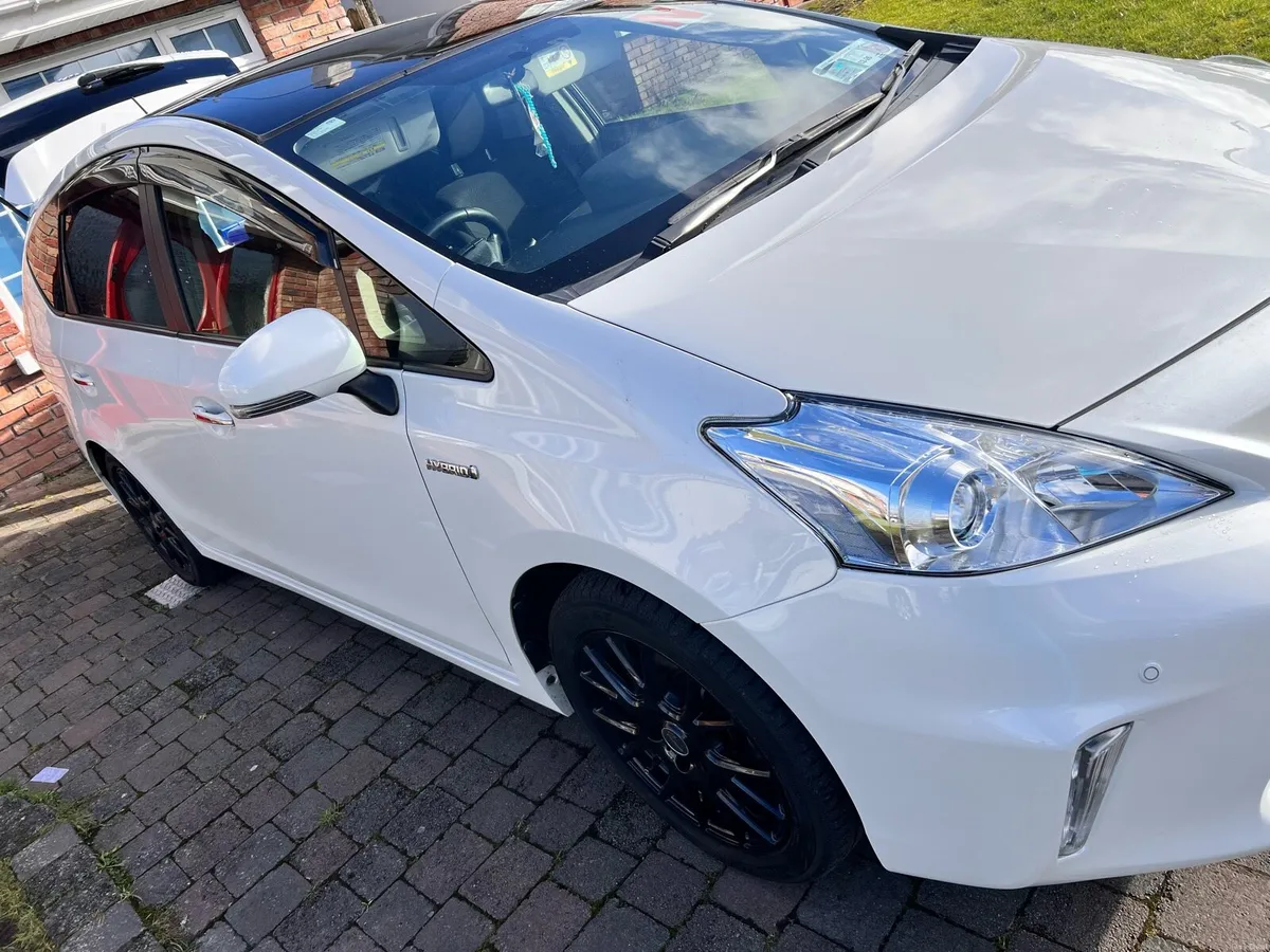 Toyota Prius 7 seater for sale - Image 3