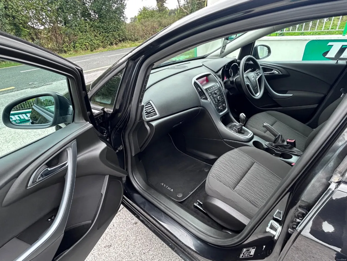 Opel Astra One Lady owner from new 1.4 cc Petrol - Image 5