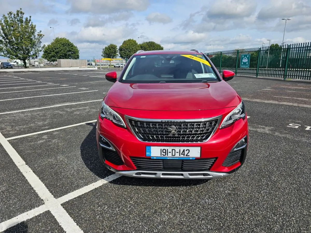 Peugeot 3008 1.2 PETROL, ALLURE MODEL, LOW MILEAGE - Image 4