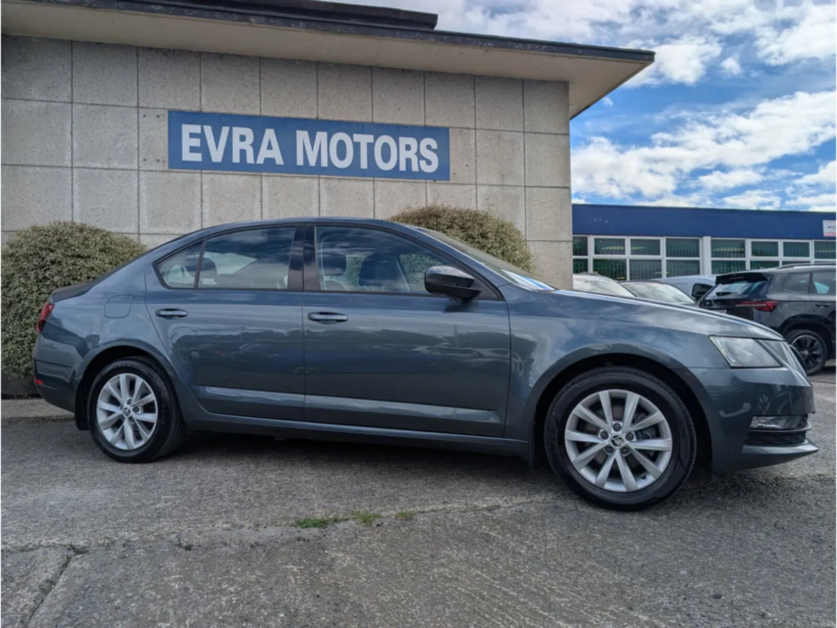 Skoda Octavia AMBITION MANUAL 1.0 PETROL //REVERSE - Image 3