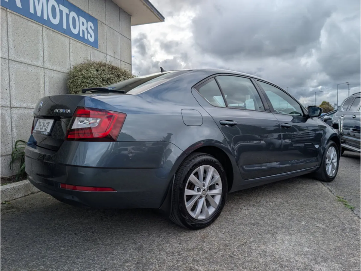 Skoda Octavia AMBITION MANUAL 1.0 PETROL //REVERSE - Image 6