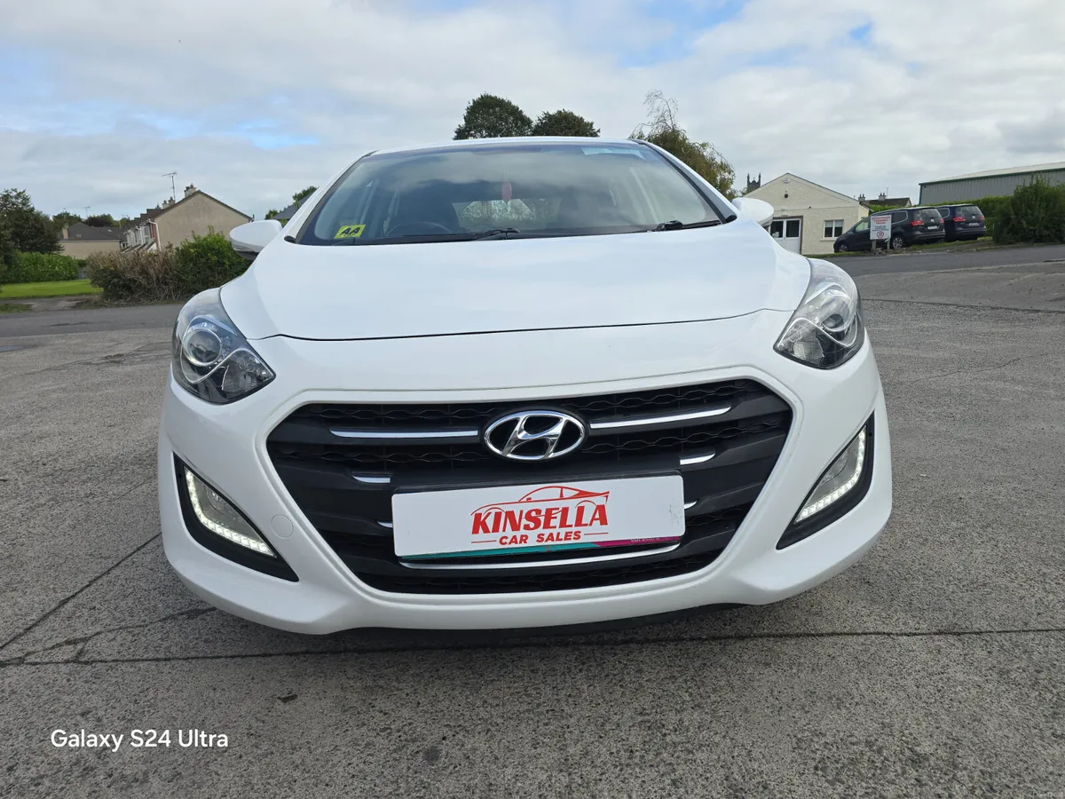 Hyundai i30  1.4 Petrol Deluxe - Image 2
