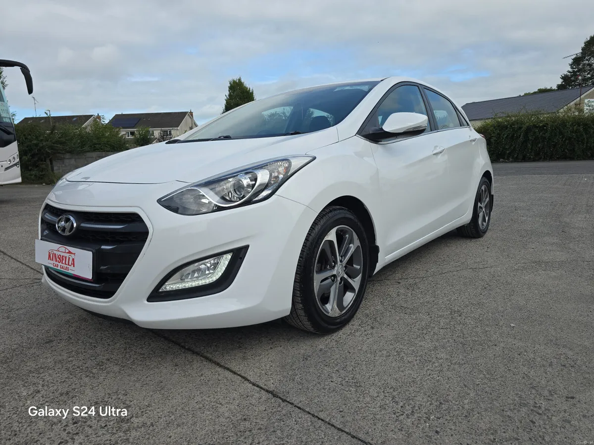 Hyundai i30  1.4 Petrol Deluxe - Image 1