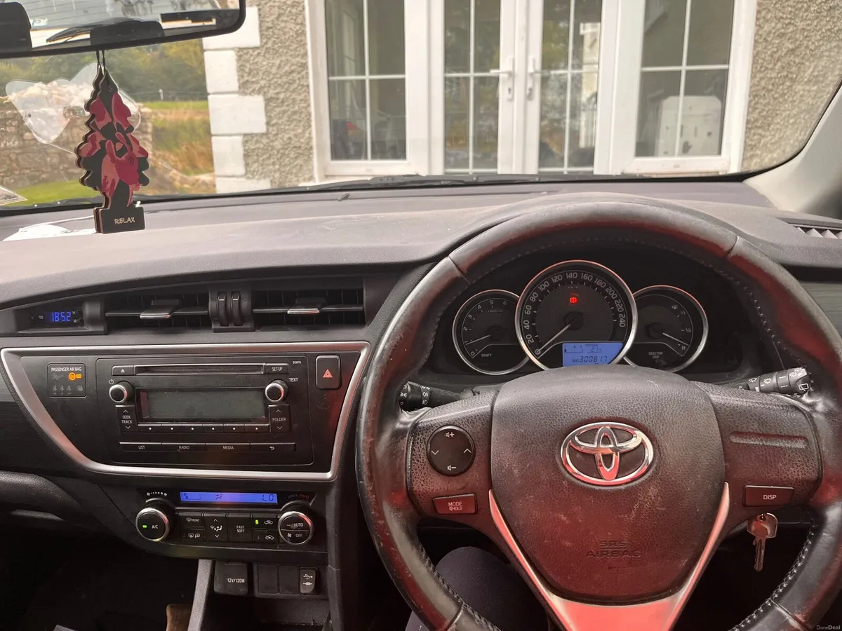 Toyota Auris 2014 - Image 4
