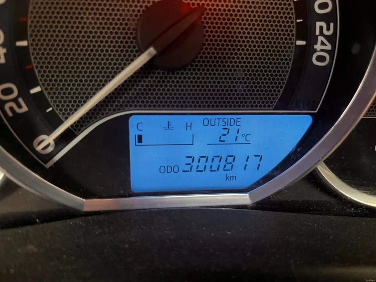 Toyota Auris 2014 - Image 5