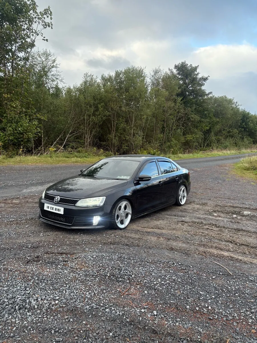 Volkswagen Jetta - Image 2