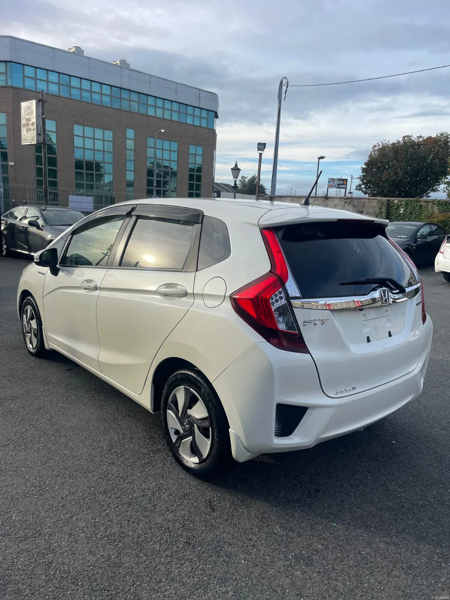 2014 Honda Fit hybrid automatic - Image 5