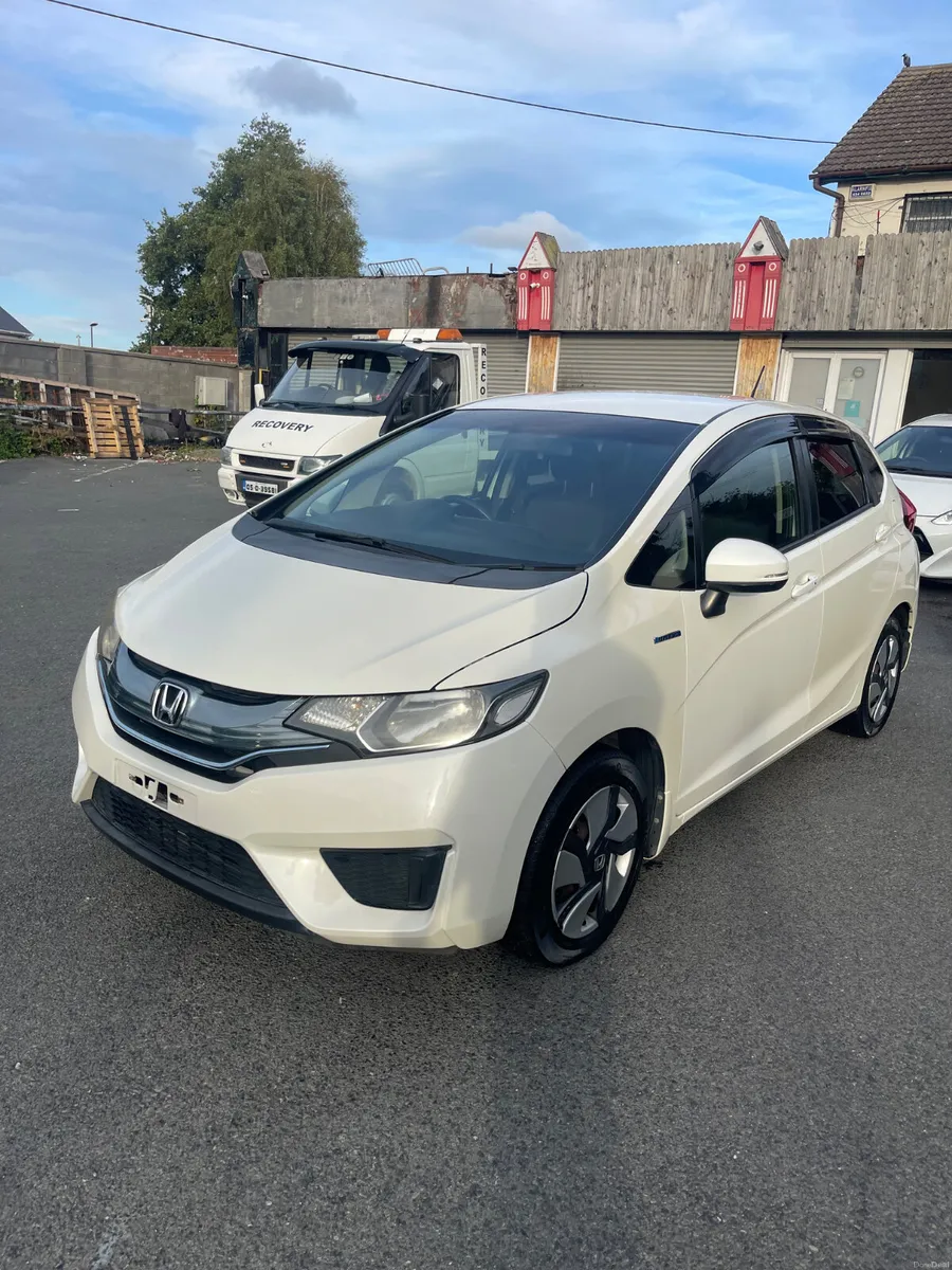 2014 Honda Fit hybrid automatic - Image 4