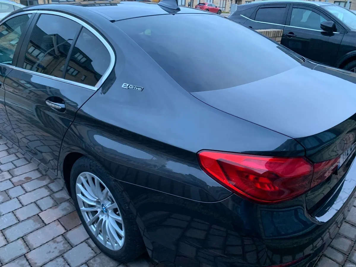 BMW 5-Series 2017 - Image 2