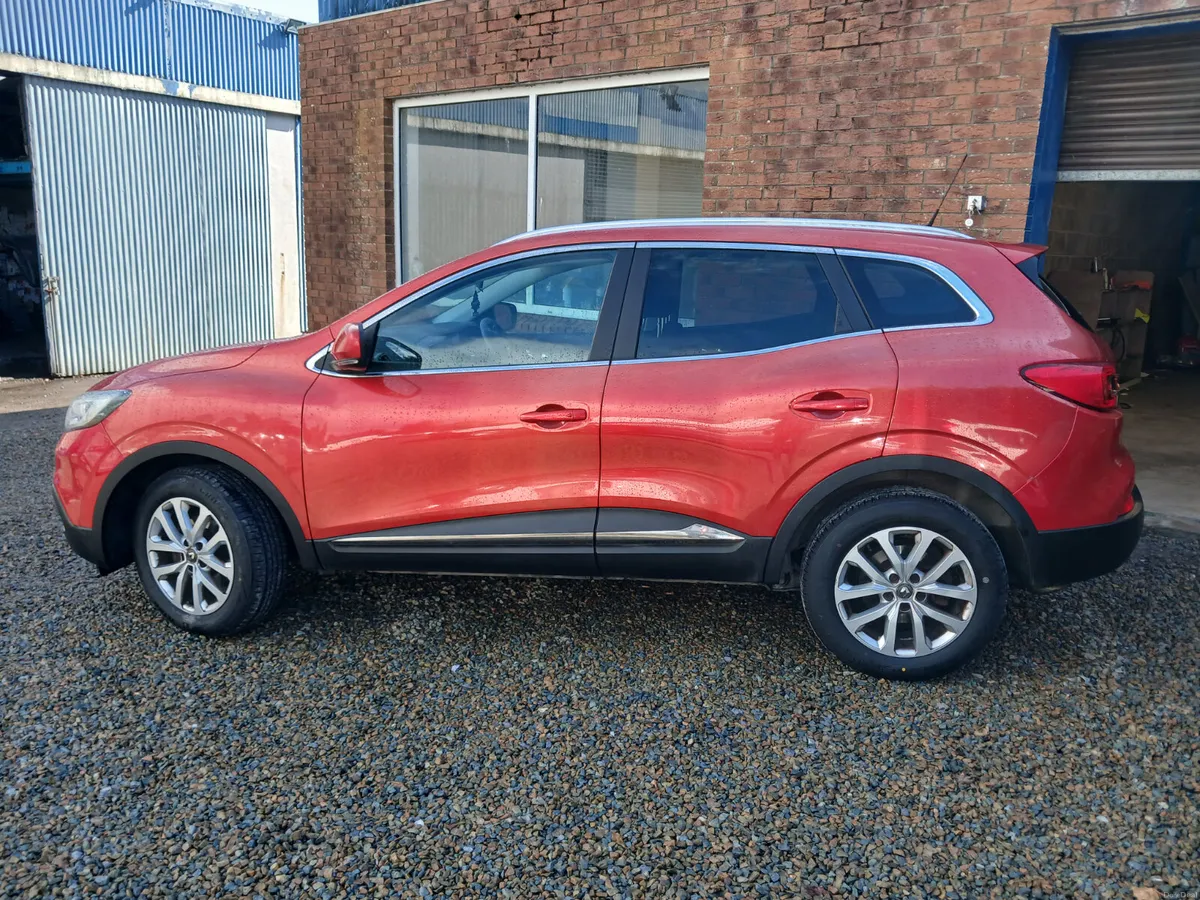 Nissan Qashqai 2016 mint condition diesel - Image 3