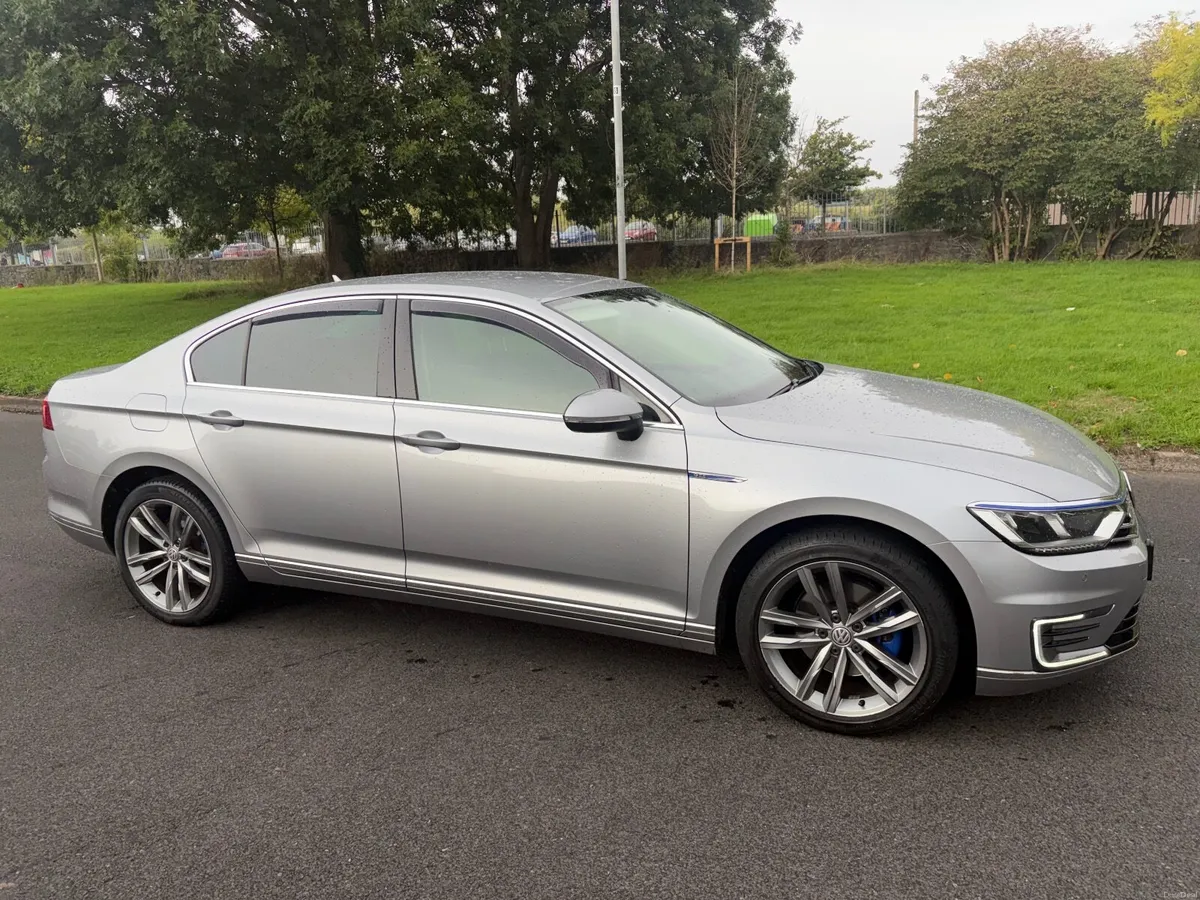 181 Volkswagen Passat  GTE NCT 04/28 - Image 3