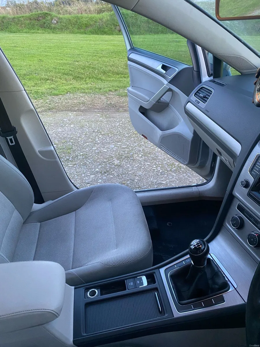 Volkswagen Golf - Image 4