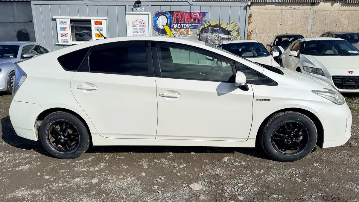 2014 Toyota Prius Hybrid - Image 4