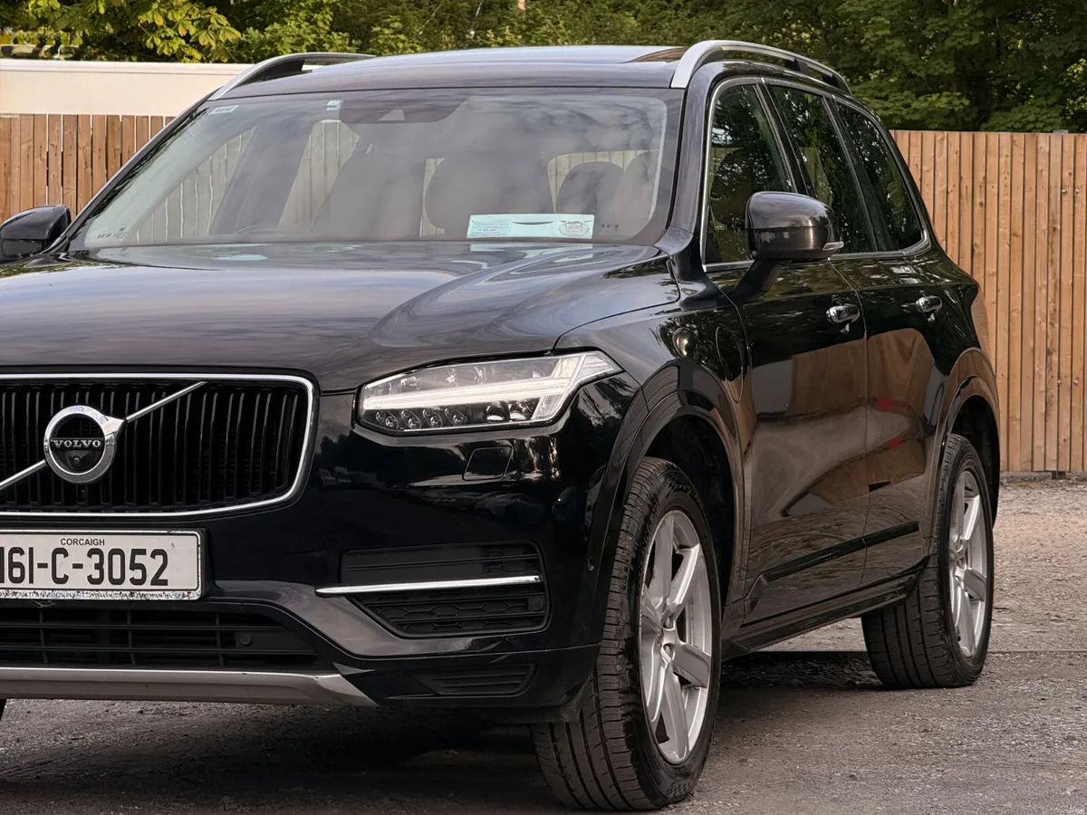 Volvo XC90 T8 2Lplug in Hybrid Momentum Geartronic - Image 4