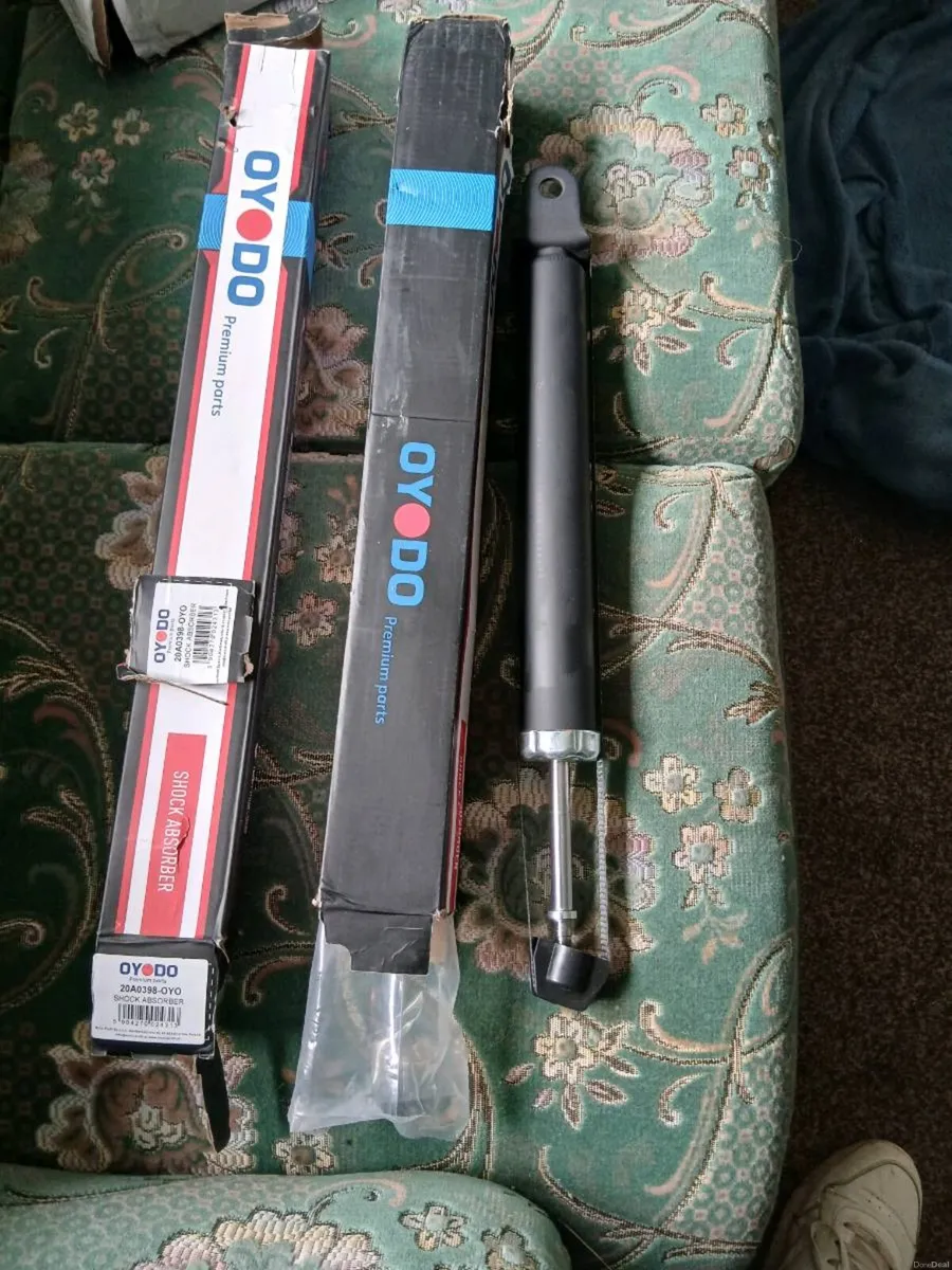 Hyundai i40 estate rear shocks - Image 1