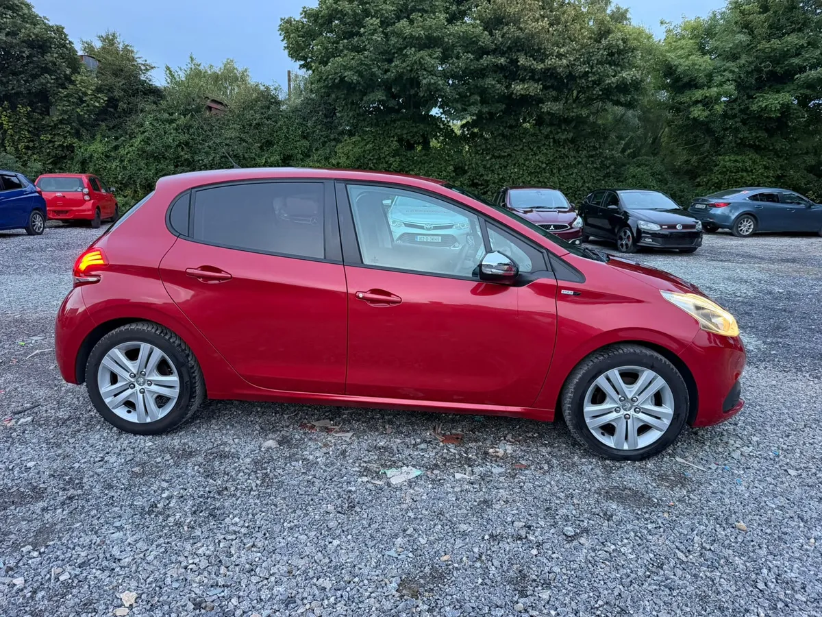 Peugeot 208  2016  1.2 PureTech - Image 2