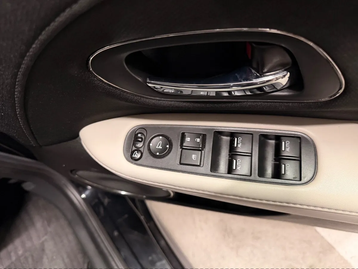 Honda Vezel 2016 Hybrid. TOP Spec. NCT 4/2028 - Image 6