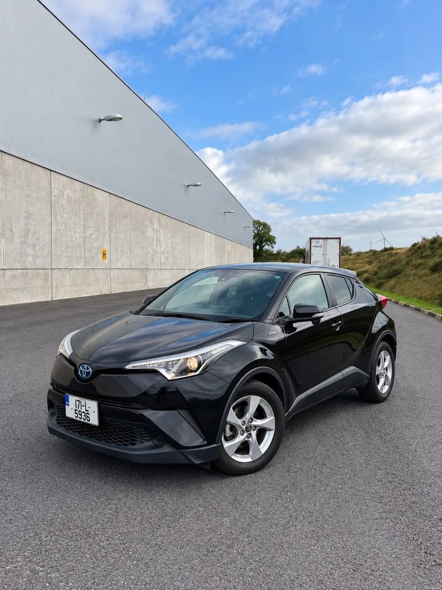Toyota C-HR 2017 - Image 2