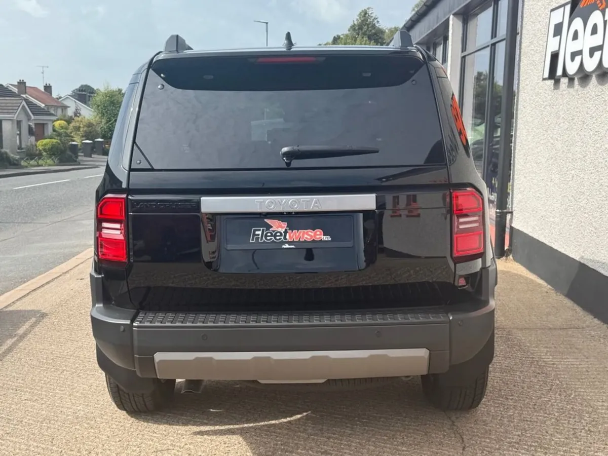 Toyota Land Cruiser 2.8 - Image 5