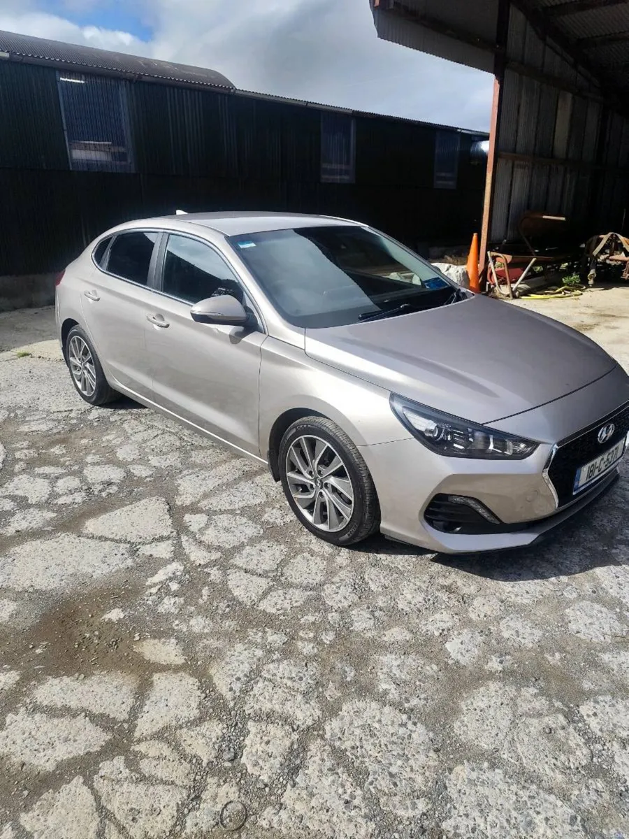 Hyundai i30 Fastback - Image 2