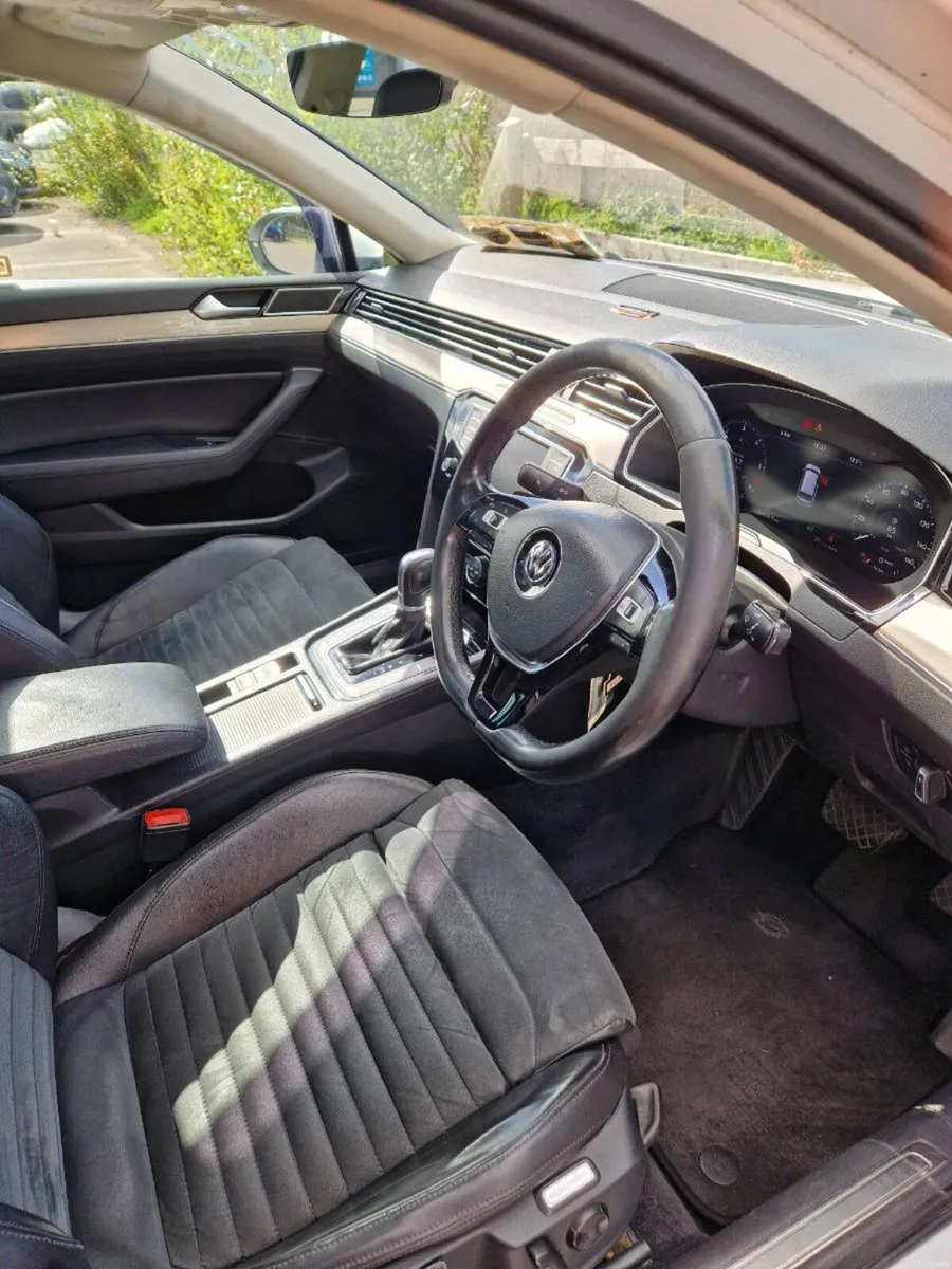 Car - Image 5
