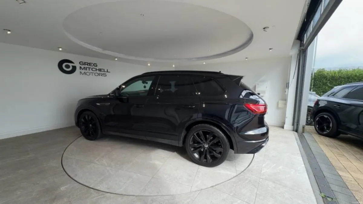 Volkswagen Touareg 3.0 V6 TDI 4Motion 286 Black Ed - Image 2