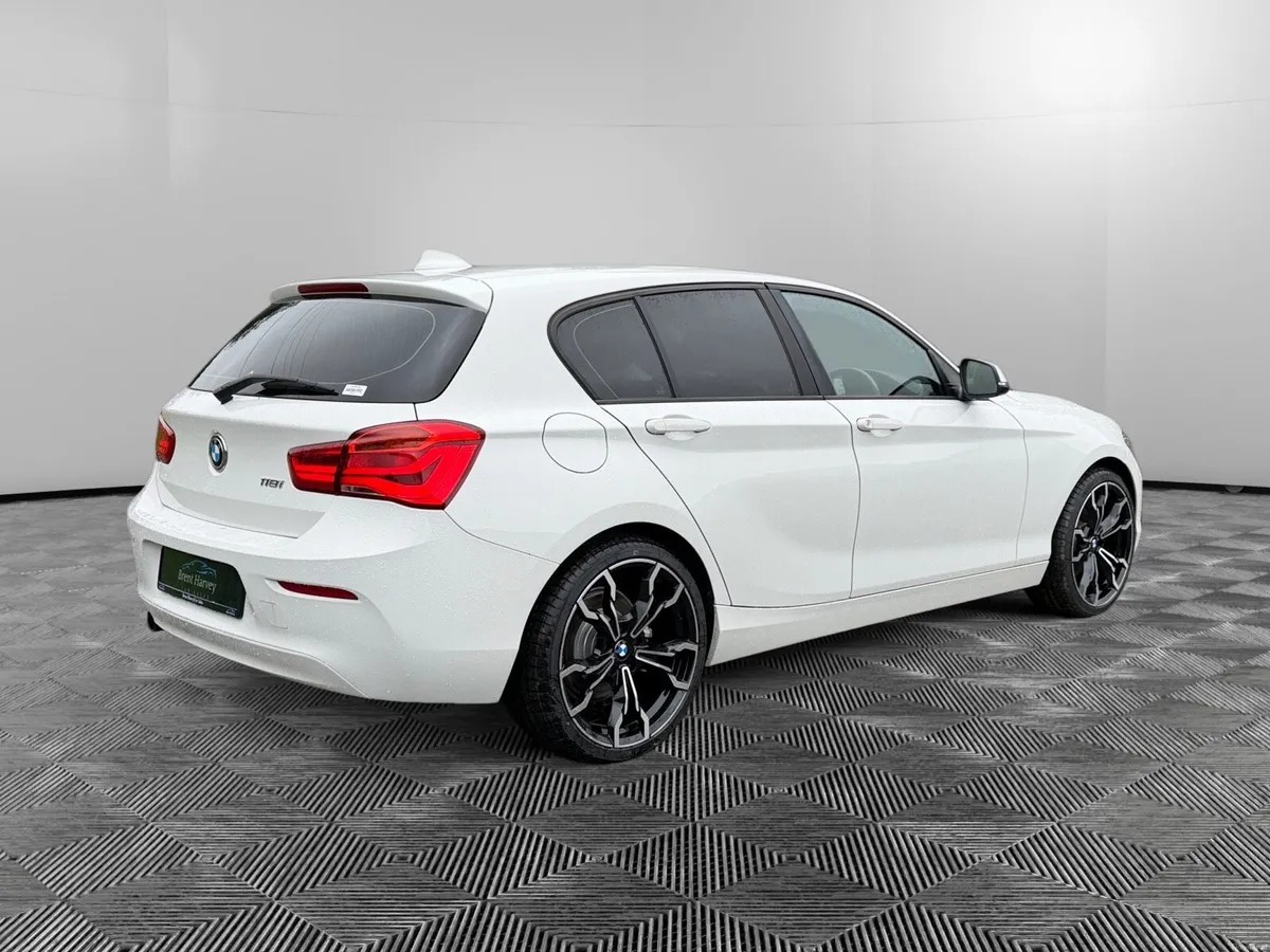 BMW 1 SERIES *LOW KM* APPLE - Image 5