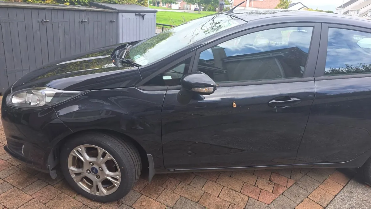 Ford Fiesta 2015 - Image 2