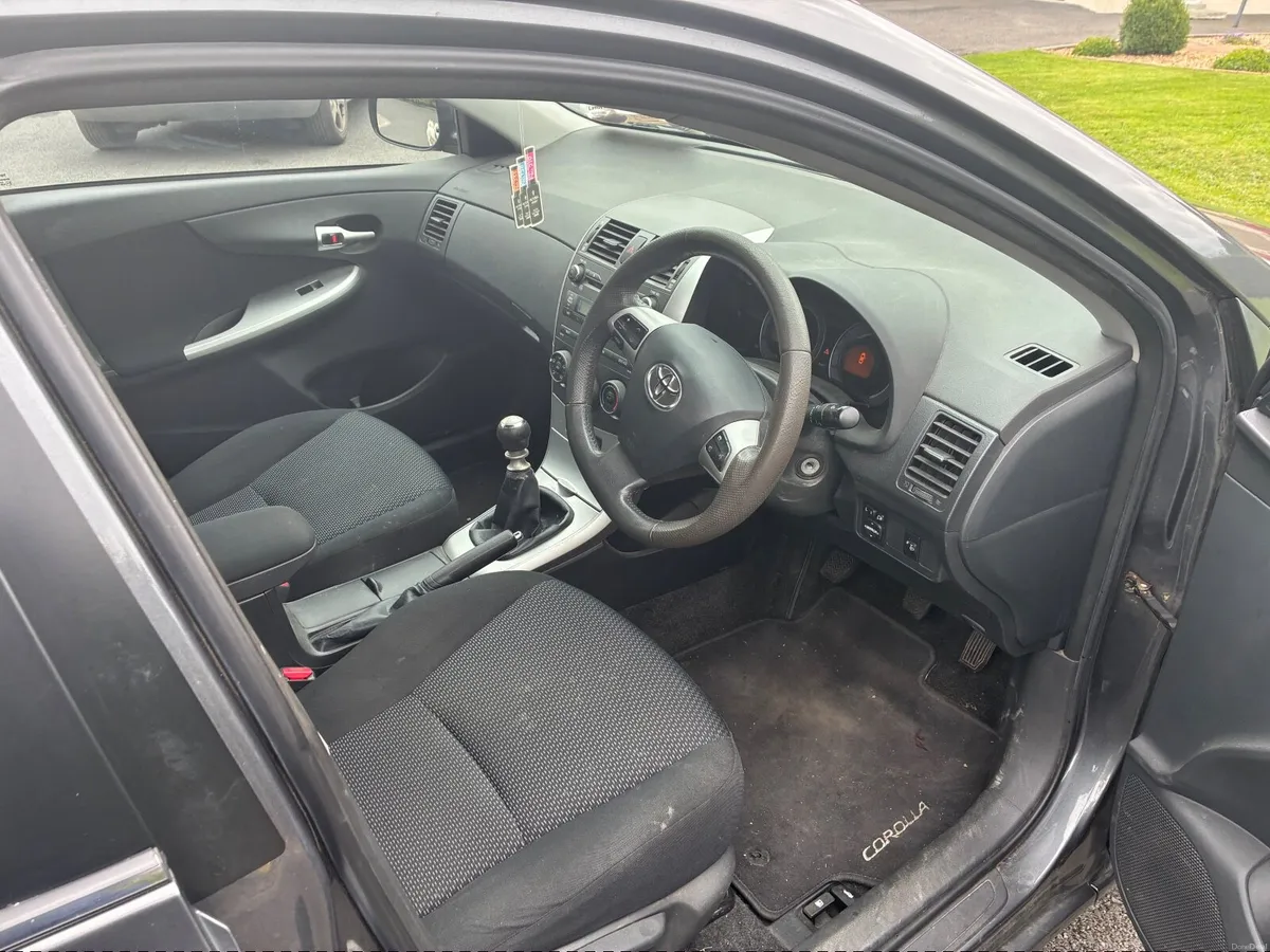 Toyota Corolla 2011 - Image 3