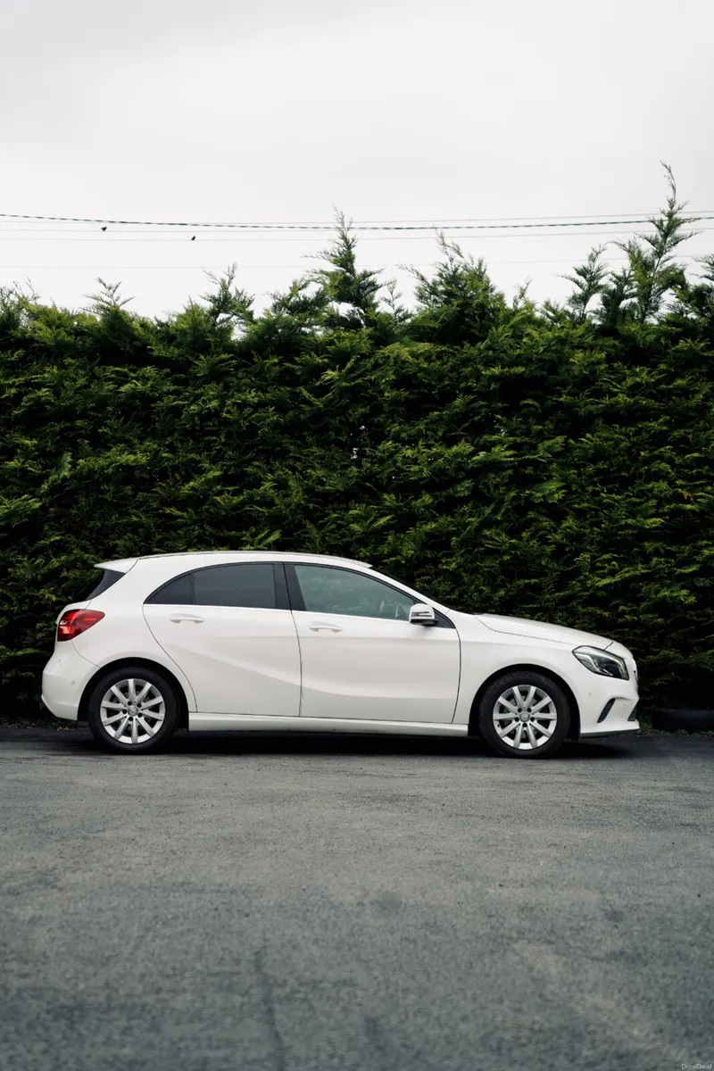 Mercedes Benz A180 2016 | Blind Spot Assist - Image 5