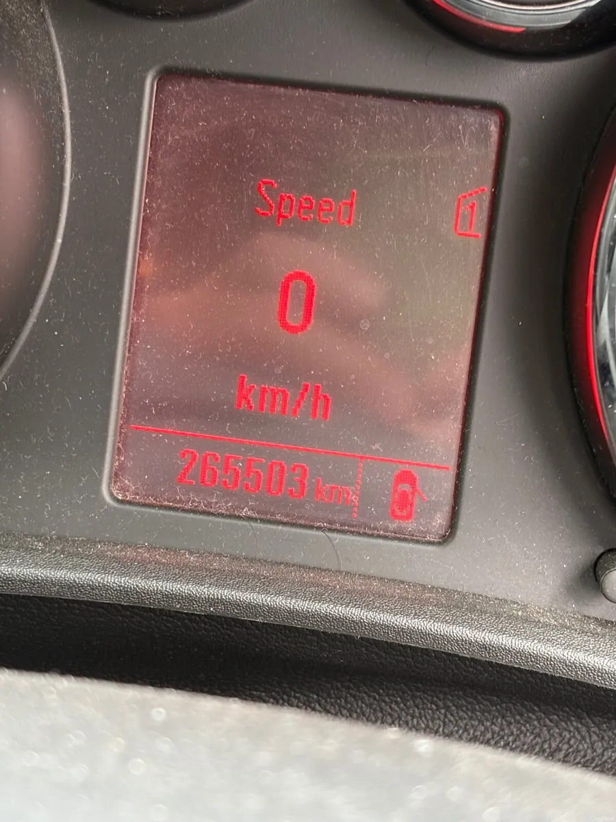 Opel Astra 2014 - Image 2