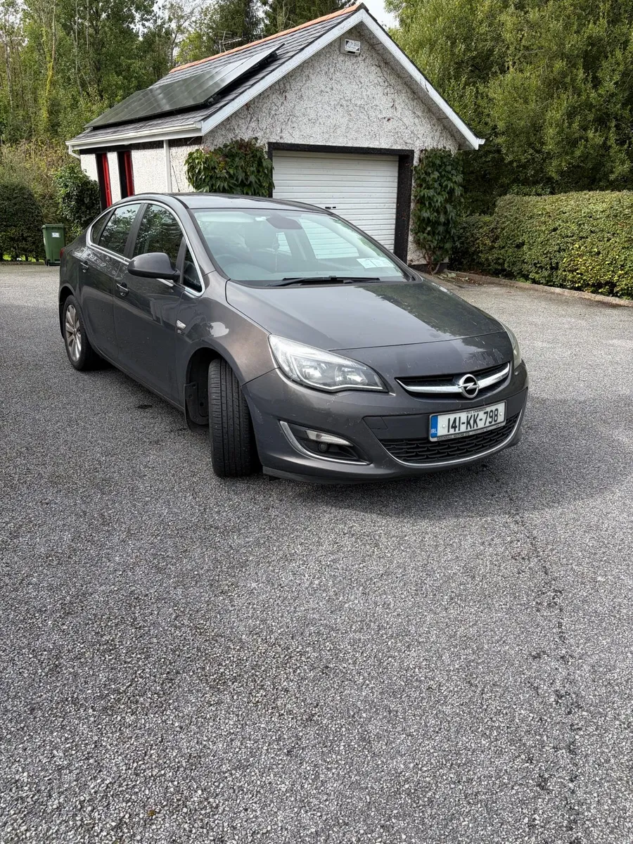 Opel Astra 2014 - Image 1