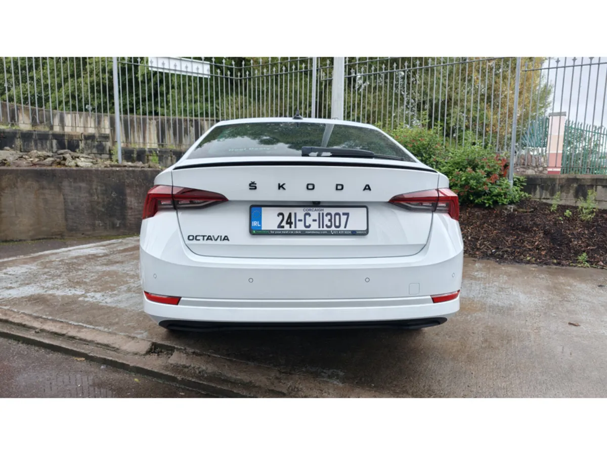 Skoda Octavia BLACK PACK - FACTORY SUNSET GLASS - - Image 2