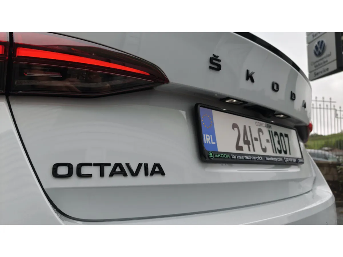 Skoda Octavia BLACK PACK - FACTORY SUNSET GLASS - - Image 5
