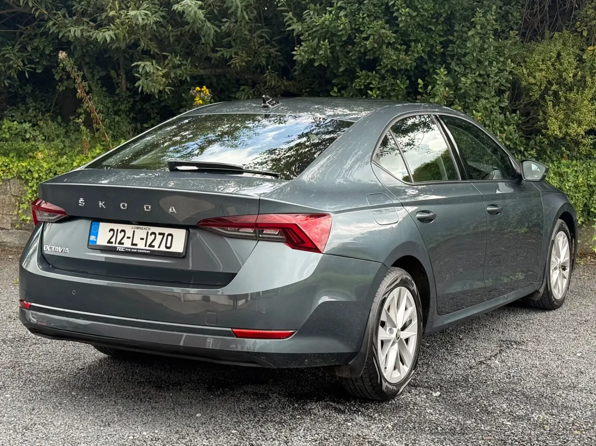 Skoda Octavia Ambition (Petrol) - Image 3