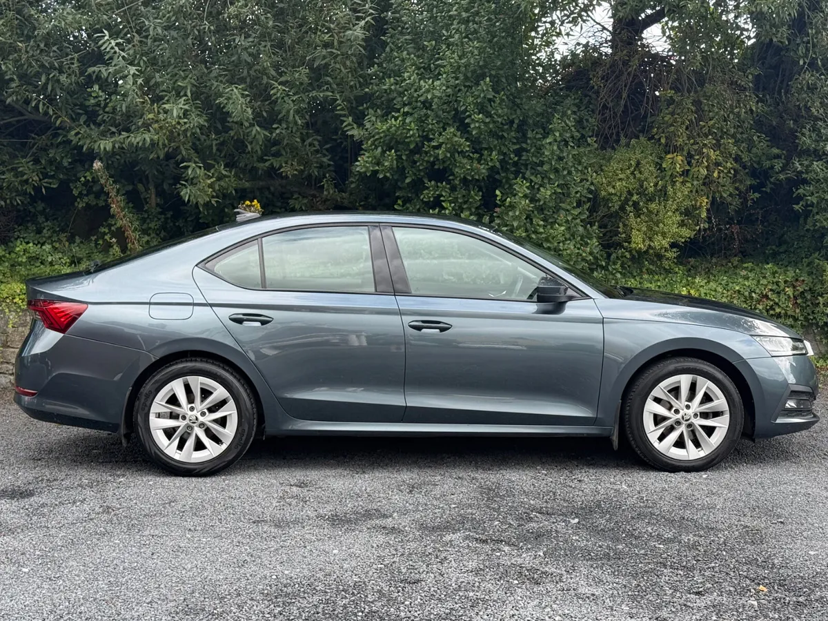 Skoda Octavia Ambition (Petrol) - Image 2