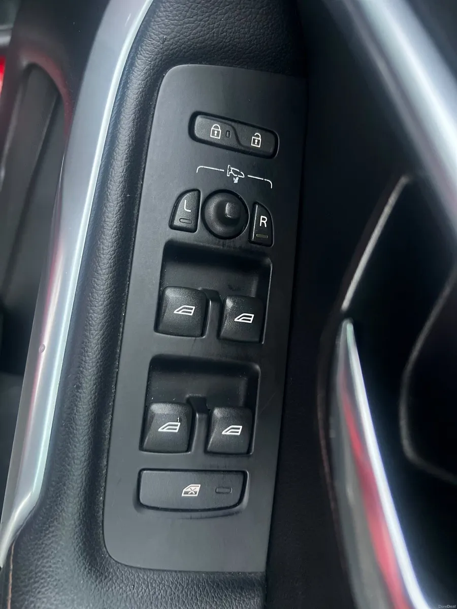 VOLVO V40 CROSS COUNTRY - Image 5