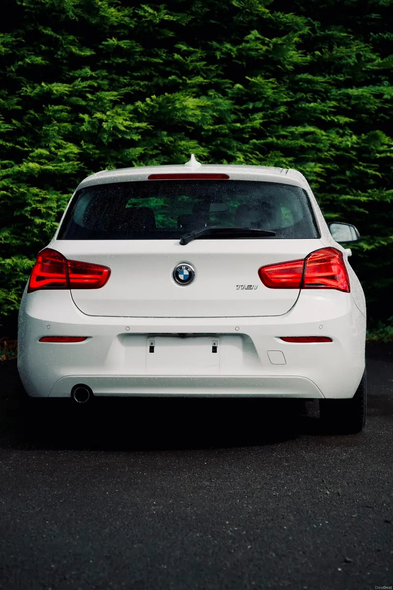 BMW 118i SE 2017 | Premium Hatchback - Image 4