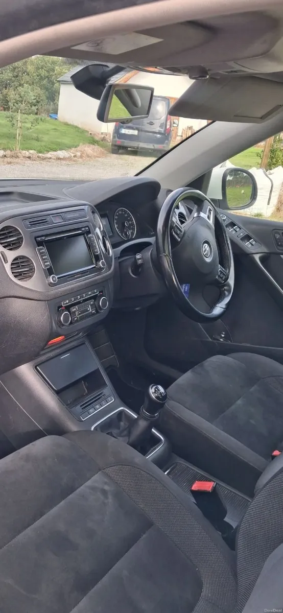 Volkswagen Tiguan 2015 - Image 2