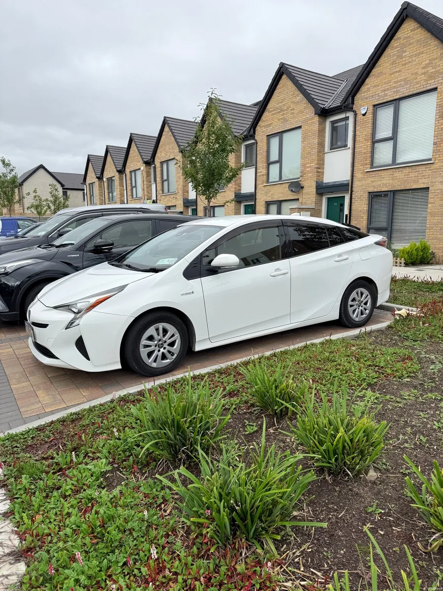 Toyota Prius 1.8L Hybrid 2017 - Image 5