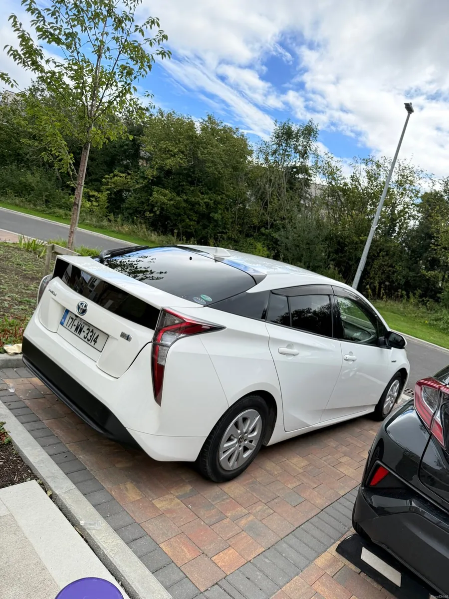 Toyota Prius 1.8L Hybrid 2017 - Image 3
