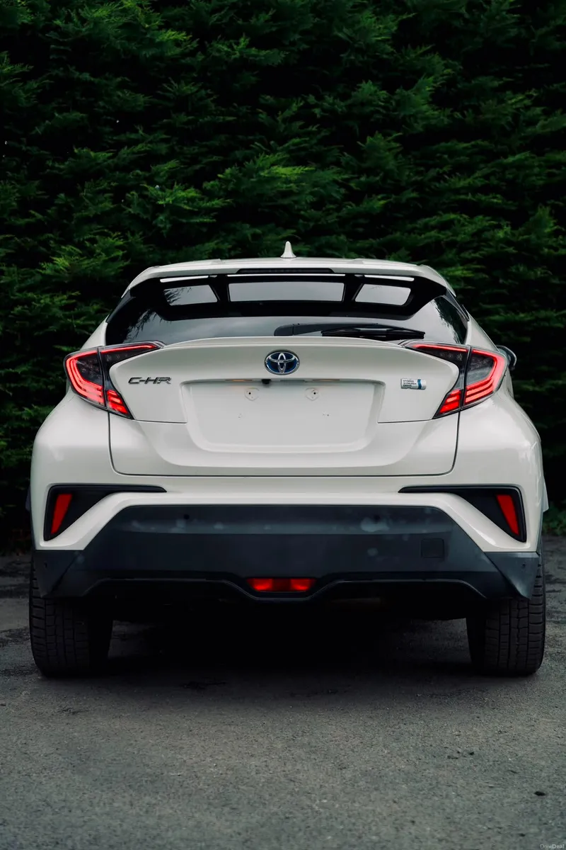 Toyota C-HR Hybrid 2017 | Stylish Hybrid SUV - Image 4