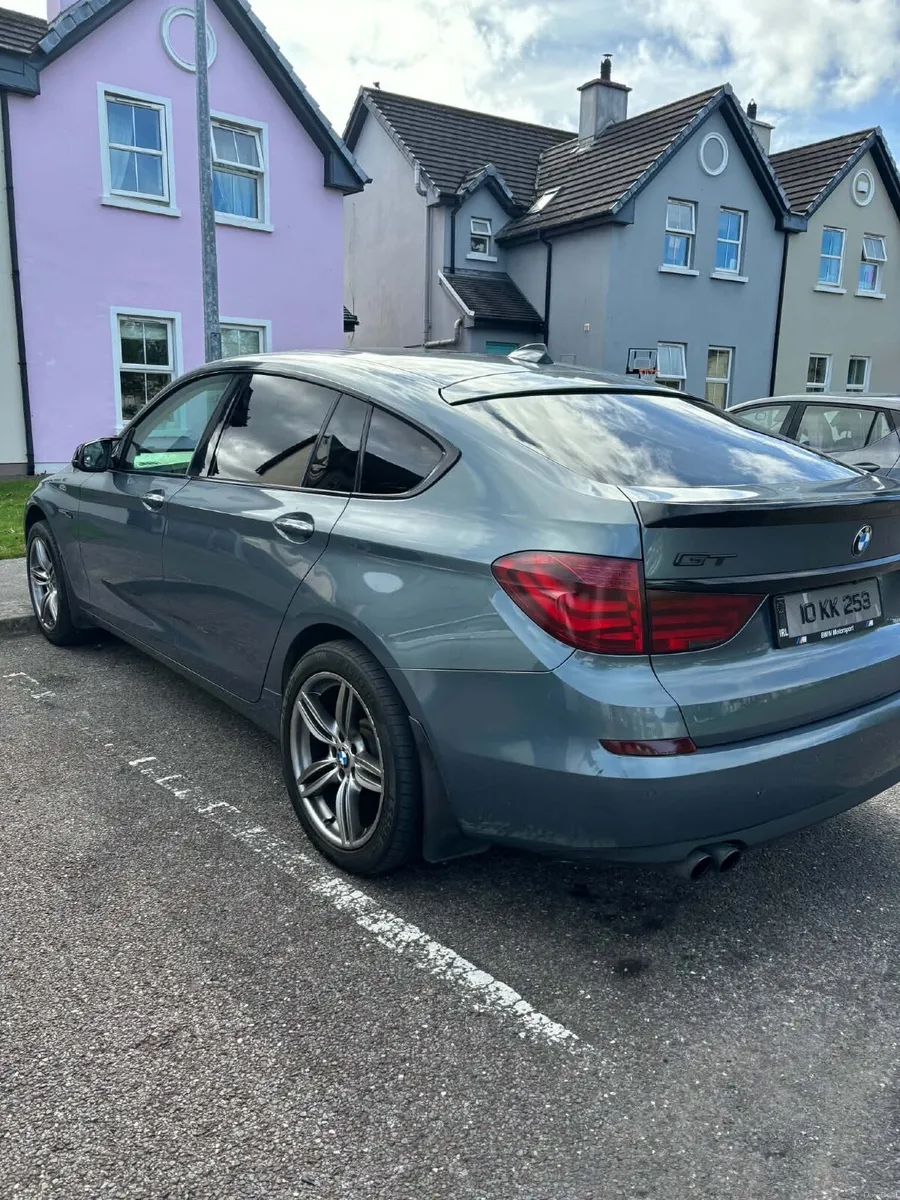 BMW 5-Series 2010 - Image 1