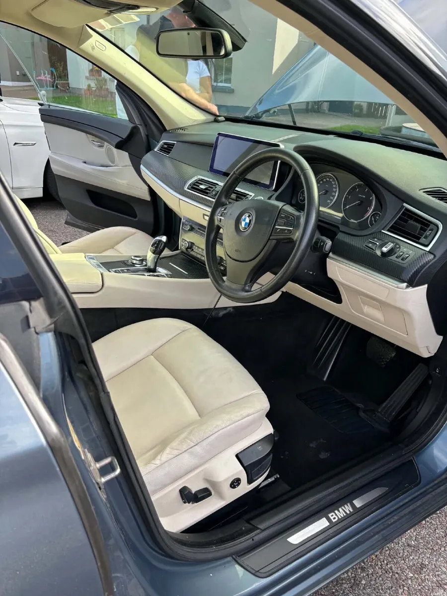 BMW 5-Series 2010 - Image 3
