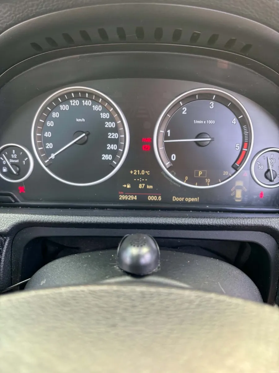 BMW 5-Series 2010 - Image 6