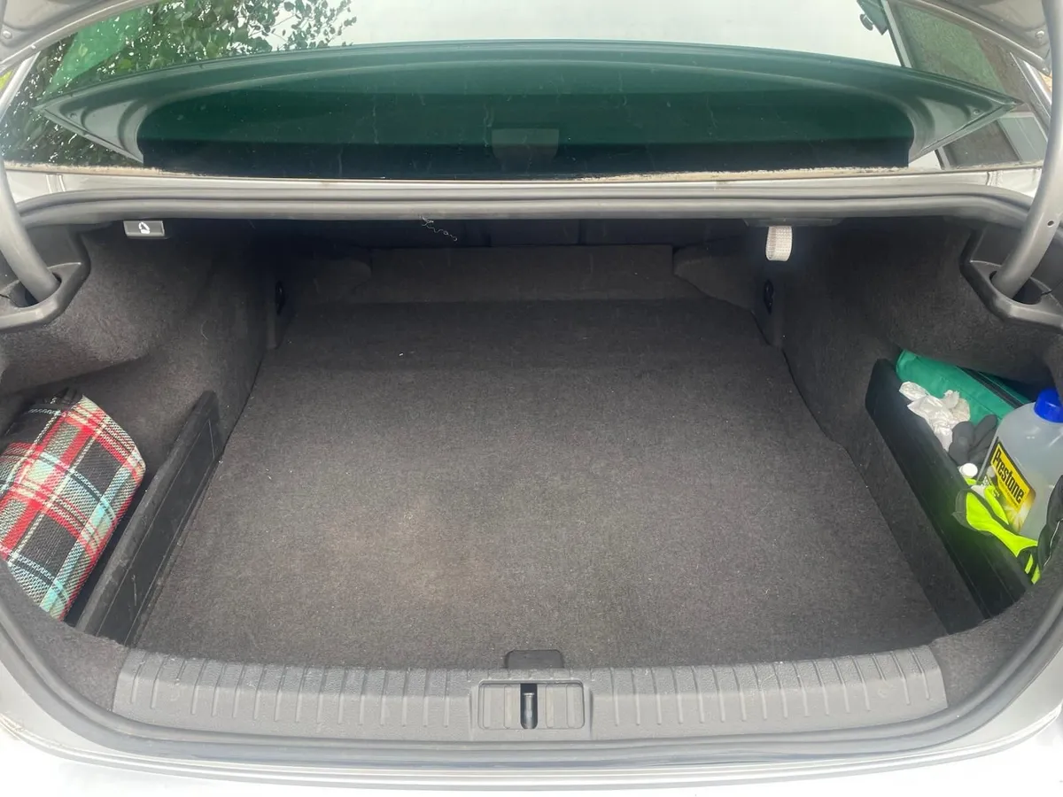 Volkswagen Passat 2019 - Image 4