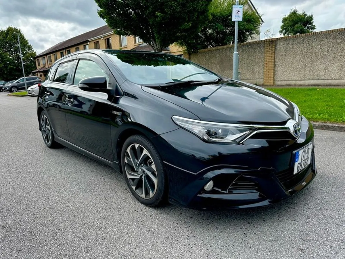 2017 Toyota Auris - Hybrid G Package - Image 3