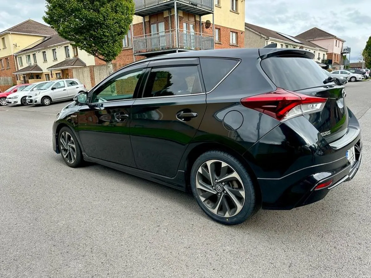 2017 Toyota Auris - Hybrid G Package - Image 5